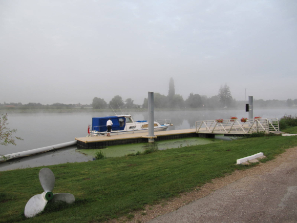 Devant le camping de St-Jean-de-Losne