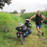 Jojo l'zozo avec son grand vélo