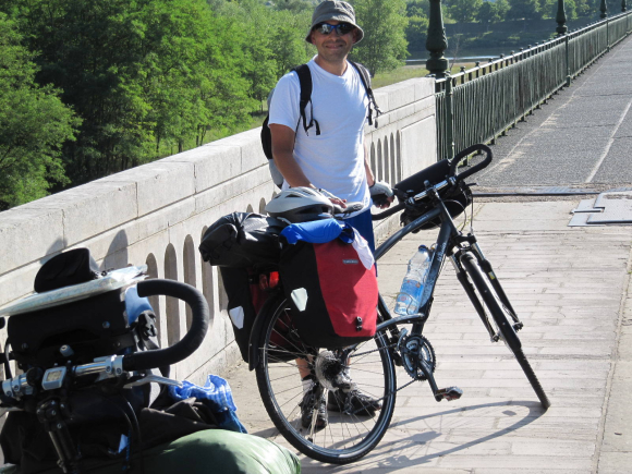 Pause Filipe sur le pont Canal de Briare