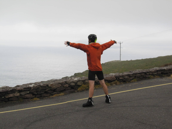 Manu défiant les vents