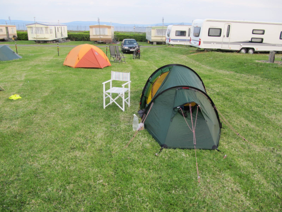 La Hilleberg d'Alan, que je retrouve dans ce camping :-)