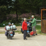 Deux hollandaises en scooter croisées plusieurs fois