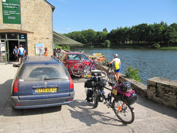 Entrée VVF « Le moulin neuf », où je laisse mon père