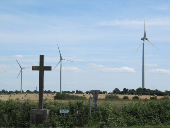 Eoliennes et croix
