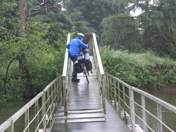 Départ sous la pluie