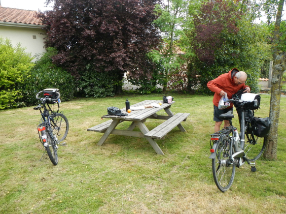 Déjeuner au parc Mouton Village de Vasles